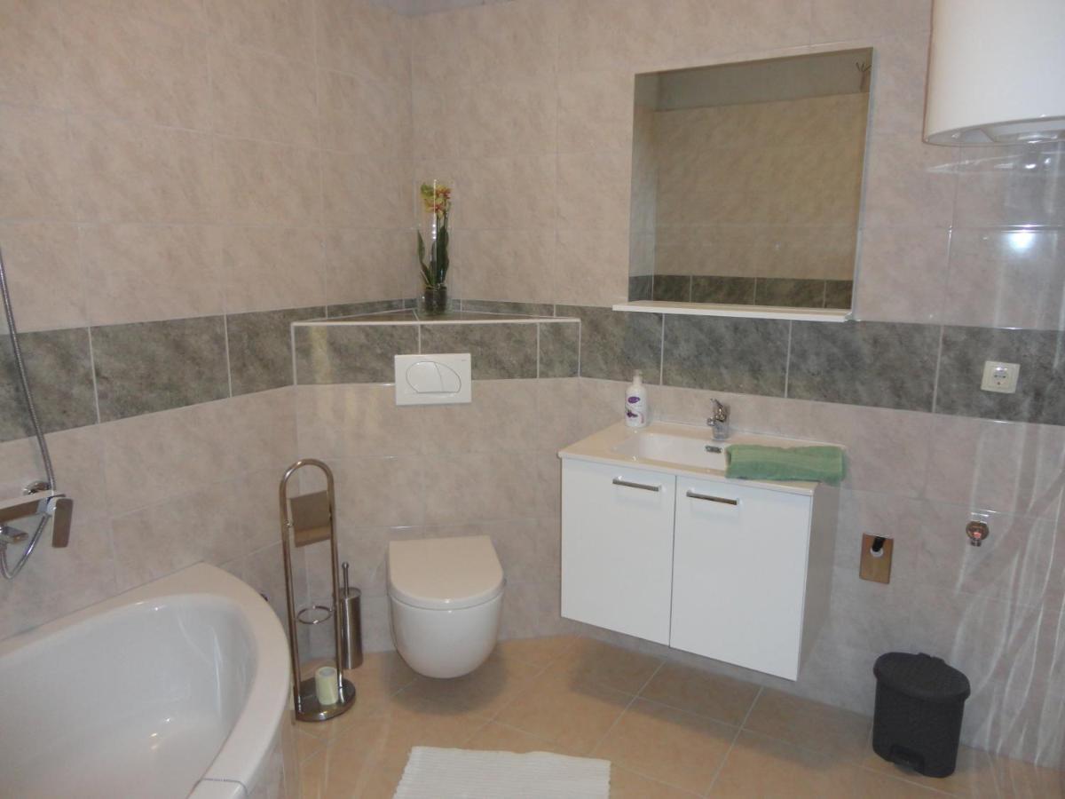 Apartman Bozic Apartment Kastel Stafilic ภายนอก รูปภาพ